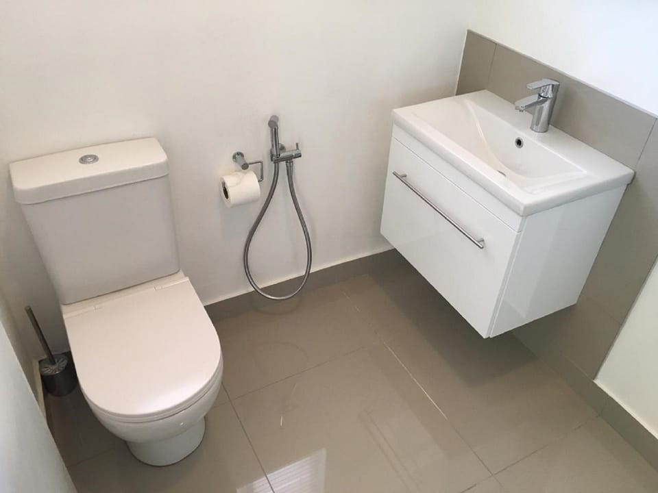 Apartment (1 Bedroom) | Bathroom | Shower, rainfall showerhead, hair dryer, towels