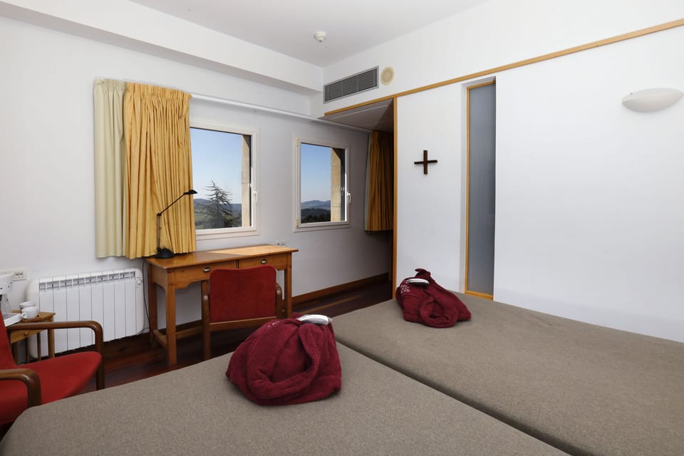 Superior Room, Mountain View (Mirador) | Hypo-allergenic bedding, desk, laptop workspace, blackout drapes