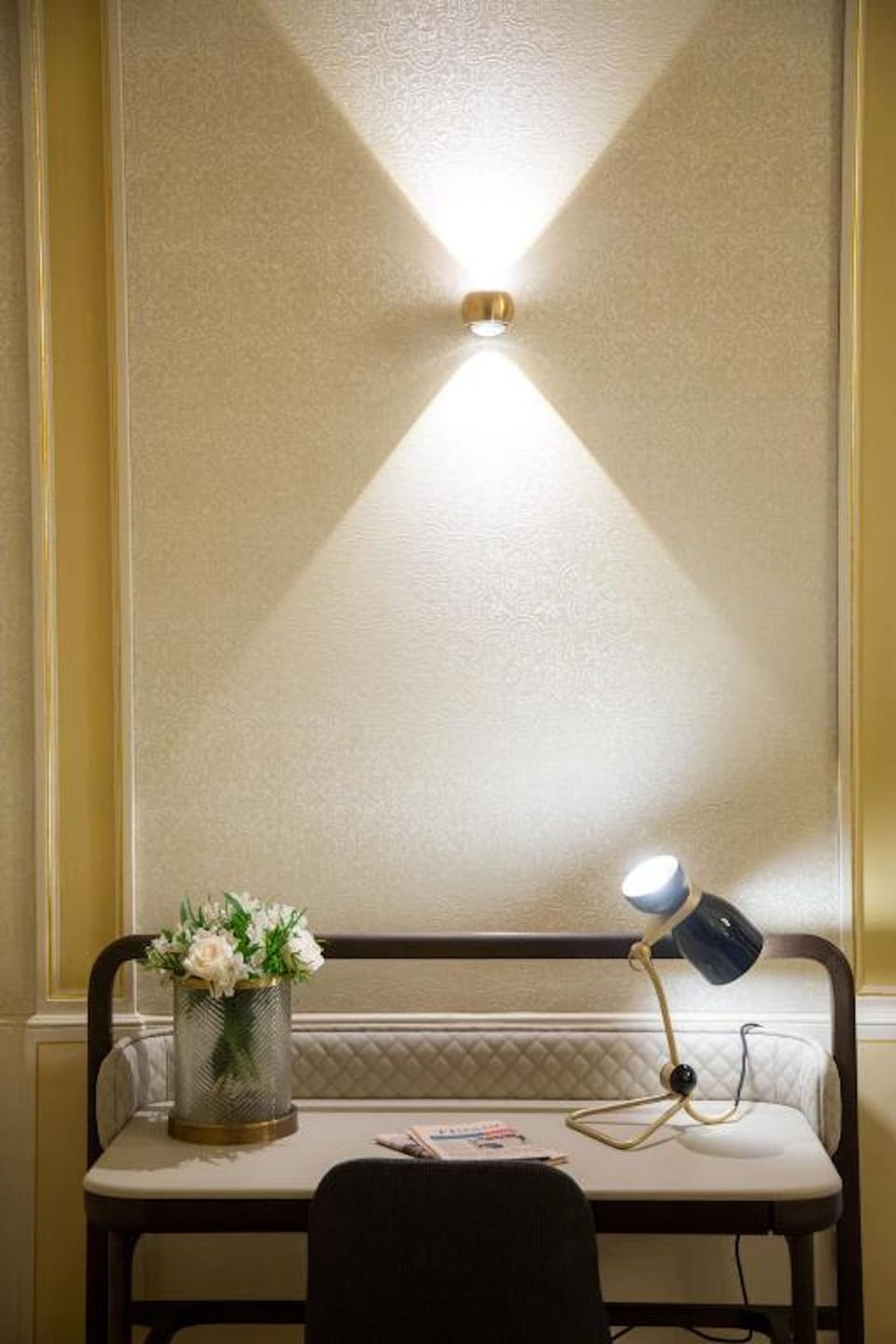 Suite LLadró | Minibar (free items), in-room safe, desk, blackout drapes