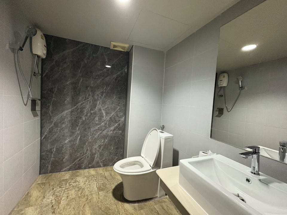 Family Room, 2 Bedrooms, Non Smoking | Bathroom | Shower, free toiletries, towels, soap