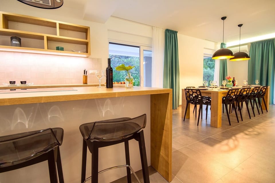 Kitchen and dining area with exit to the pool and outdoor dining area