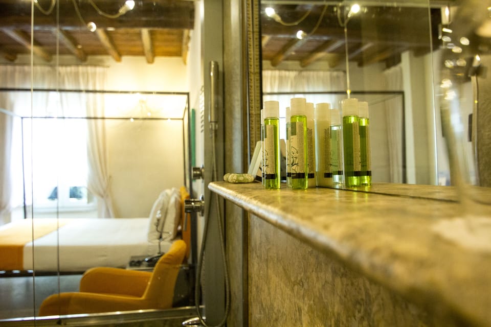Superior Double Room | Bathroom | Combined shower/tub, free toiletries, hair dryer, bidet