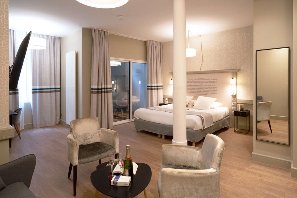 Junior Suite, Multiple Beds | In-room safe, desk, soundproofing, free cribs/infant beds