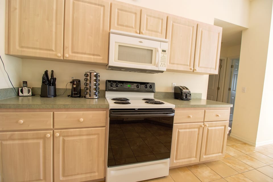 House, 3 Bedrooms | Private kitchen | Coffee/tea maker, fridge, oven, toaster