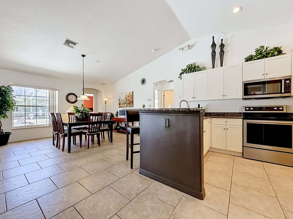 House, 3 Bedrooms | Private kitchen | Coffee/tea maker, fridge, oven, toaster