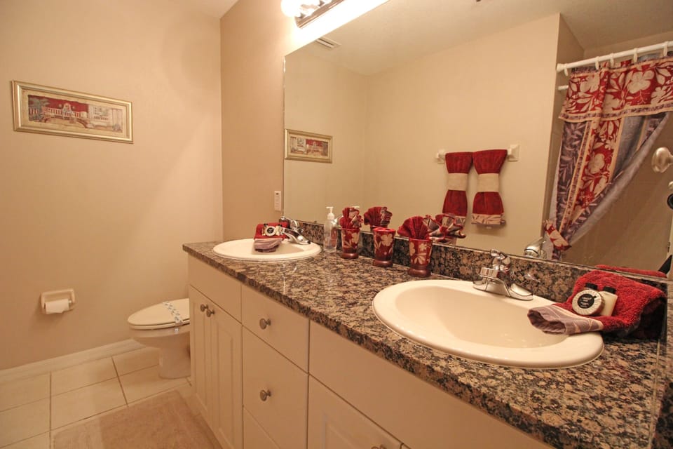 Apartment, 3 Bedrooms | Bathroom | Towels