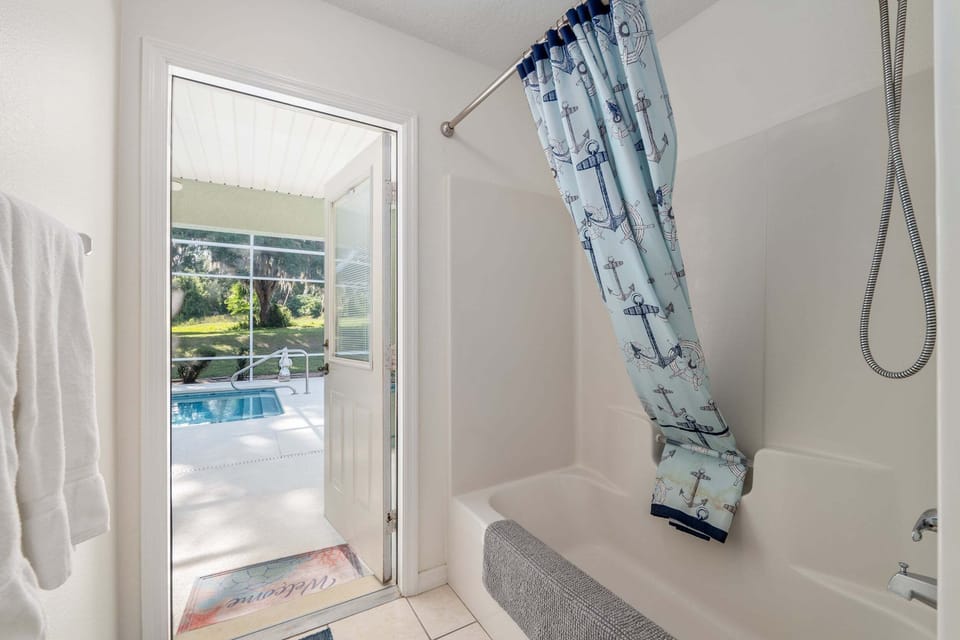 Little Peace Of Paradise At Willow Wood 3 Bedroom Home by RedAwning House in Hernando