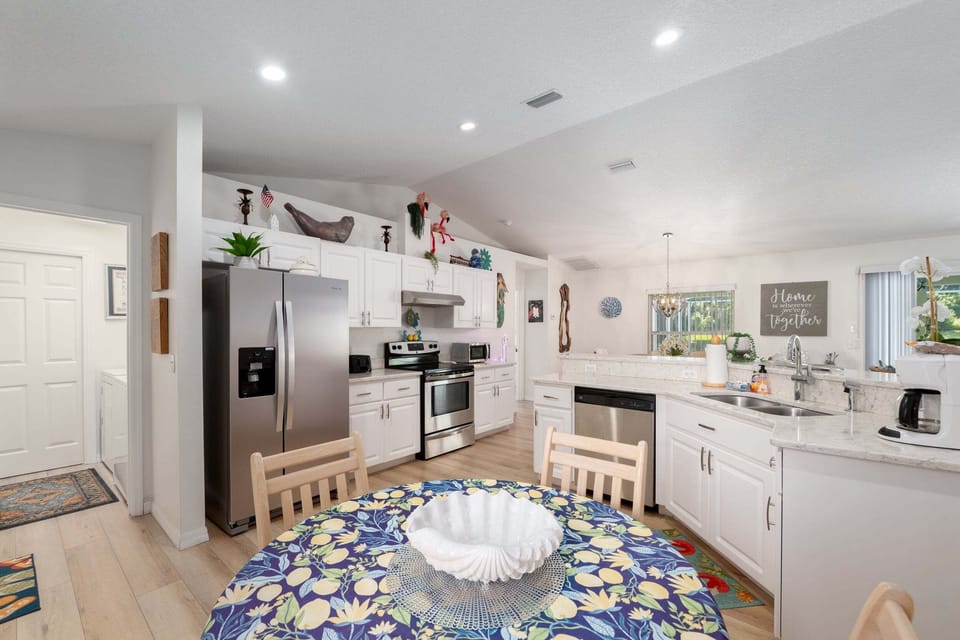 House, 3 Bedrooms | Private kitchen | Coffee/tea maker, fridge, oven, toaster