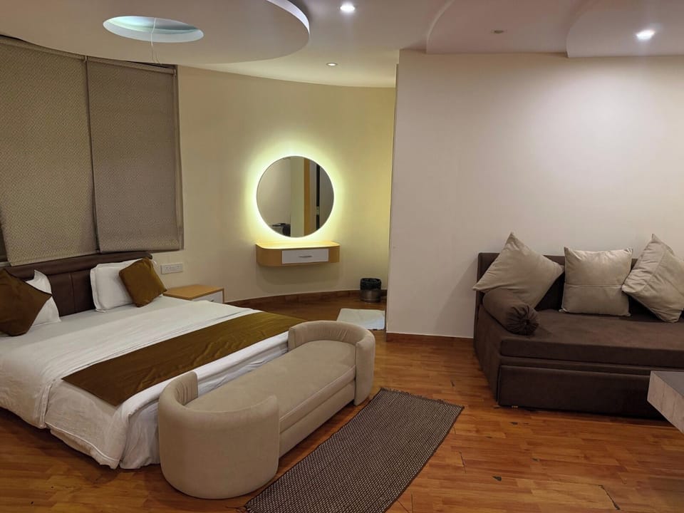 Family Room | Individually decorated, individually furnished, desk, laptop workspace