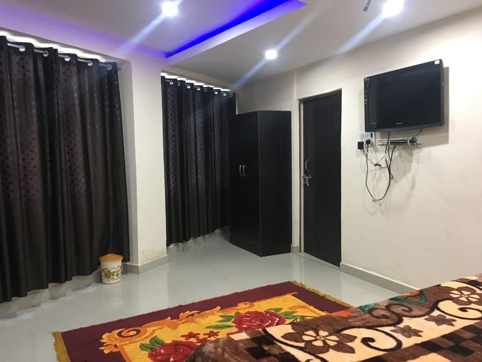 Deluxe Room | Desk