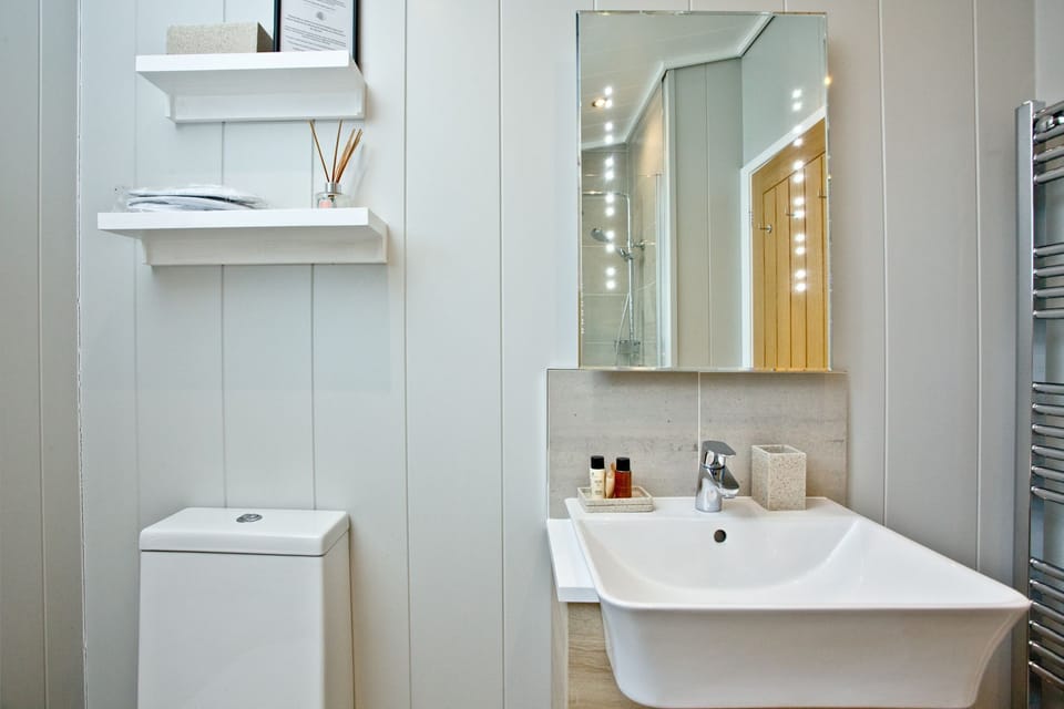 Bathroom - Perry Lodge, Strawberryfield Park