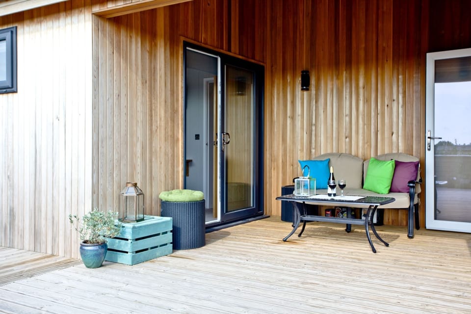 Covered out door alcove with seating - Perry Lodge, Strawberryfield Park