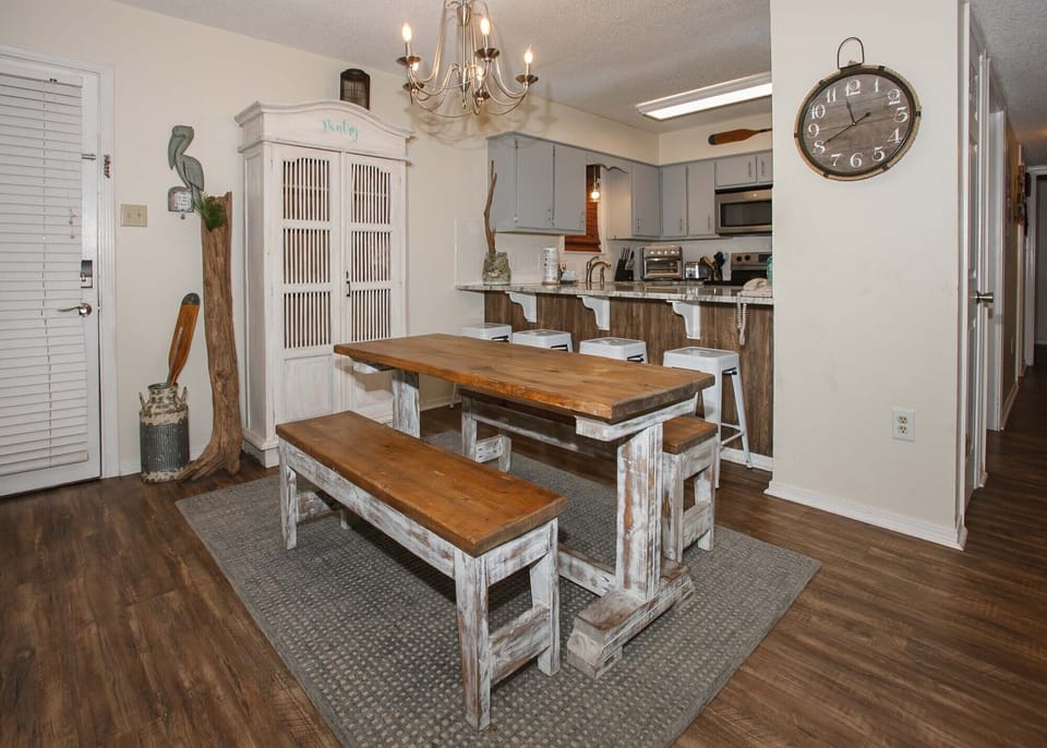 Condo, 2 Bedrooms, 2 Bathrooms | In-room dining