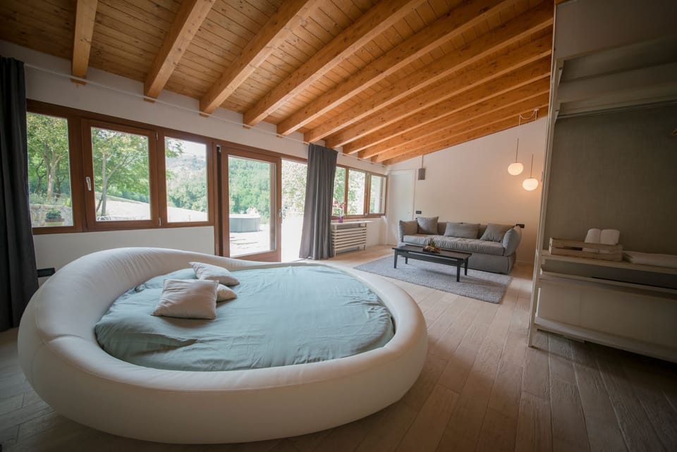 Sauna, hot tub, steam room, massages