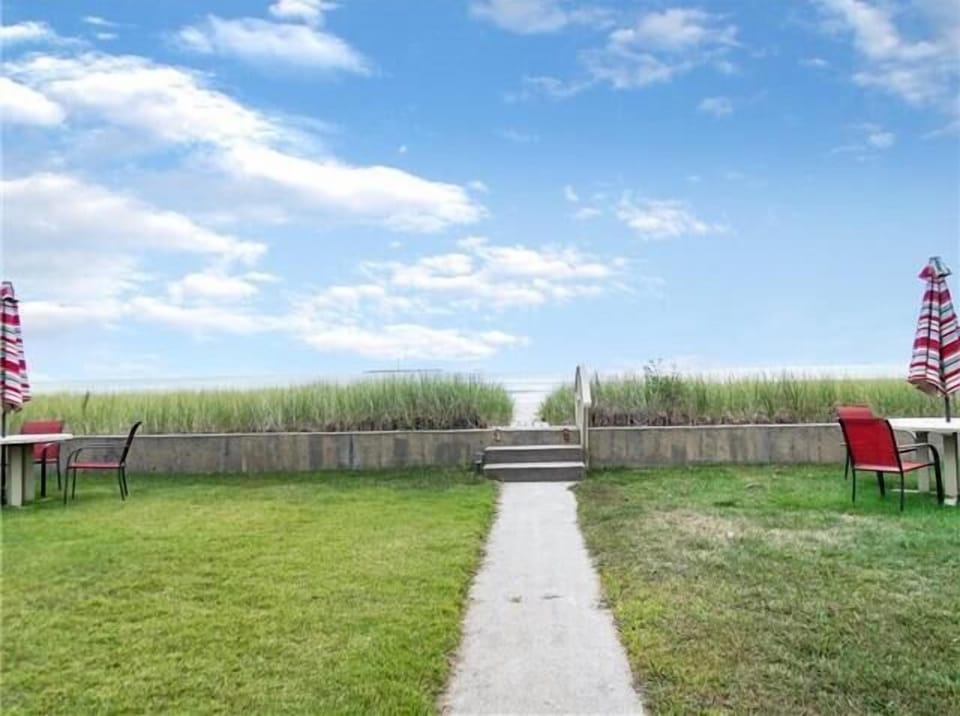 Front yard | Outdoor seating | Outdoor grill available | Path to sandy beach