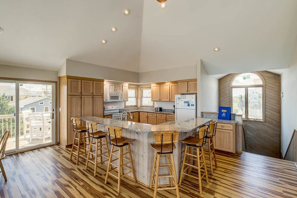 Top-Level Kitchen with Island seats 6