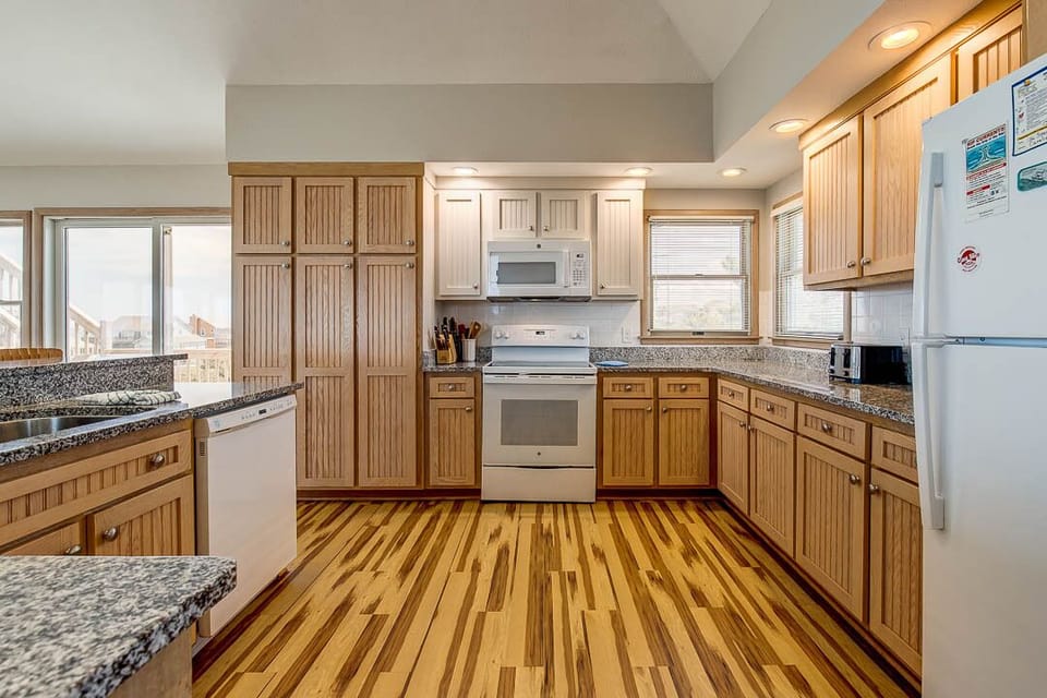Top-Level Kitchen with Island seats 6