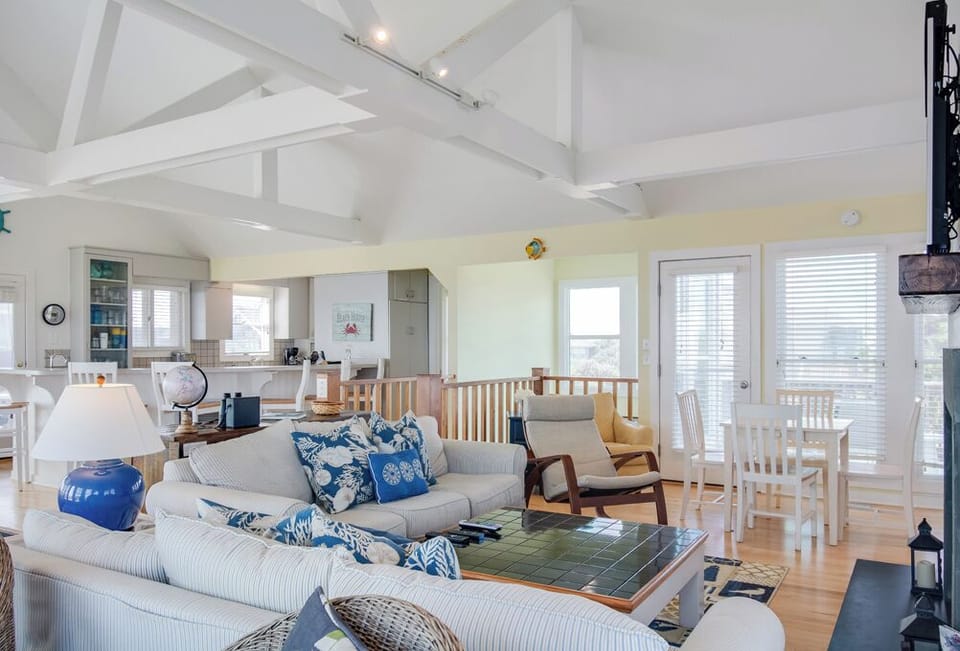 DU909: Blues Run | Top Level Living Area