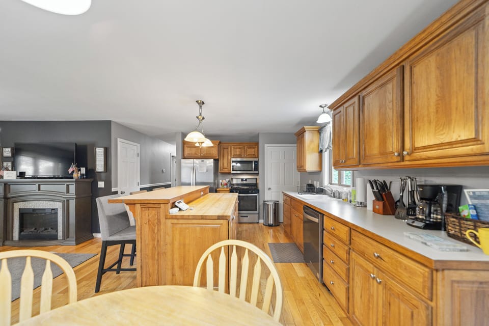 Kitchen Island Featuring Breakfast Bar Seating for 3