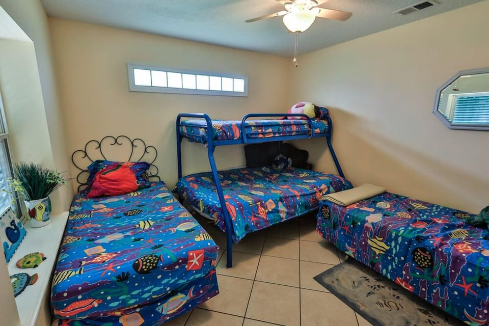 Comfort House, 3 Bedrooms, Beach View (Beach House) | Iron/ironing board, free WiFi