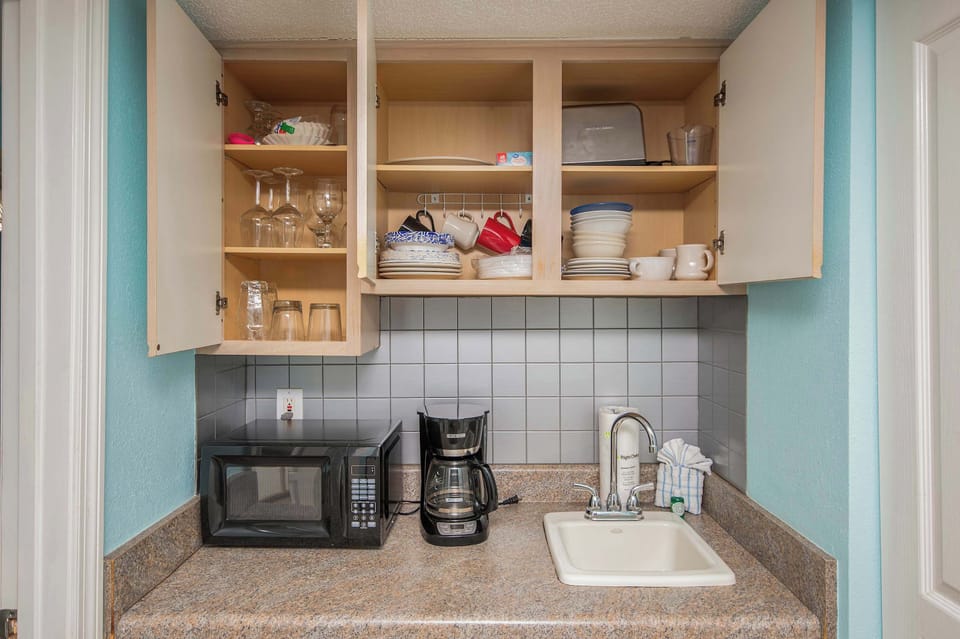 From quick bites to full dinners—this kitchen helps you vacation your way.

