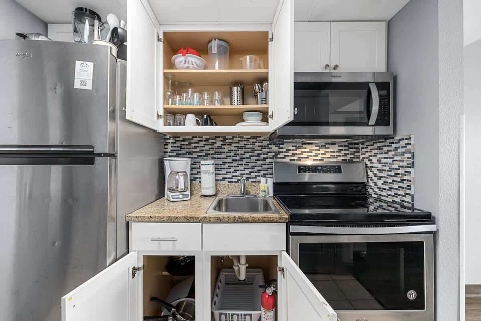 Spacious layout and full cookware set for meals made easy.

