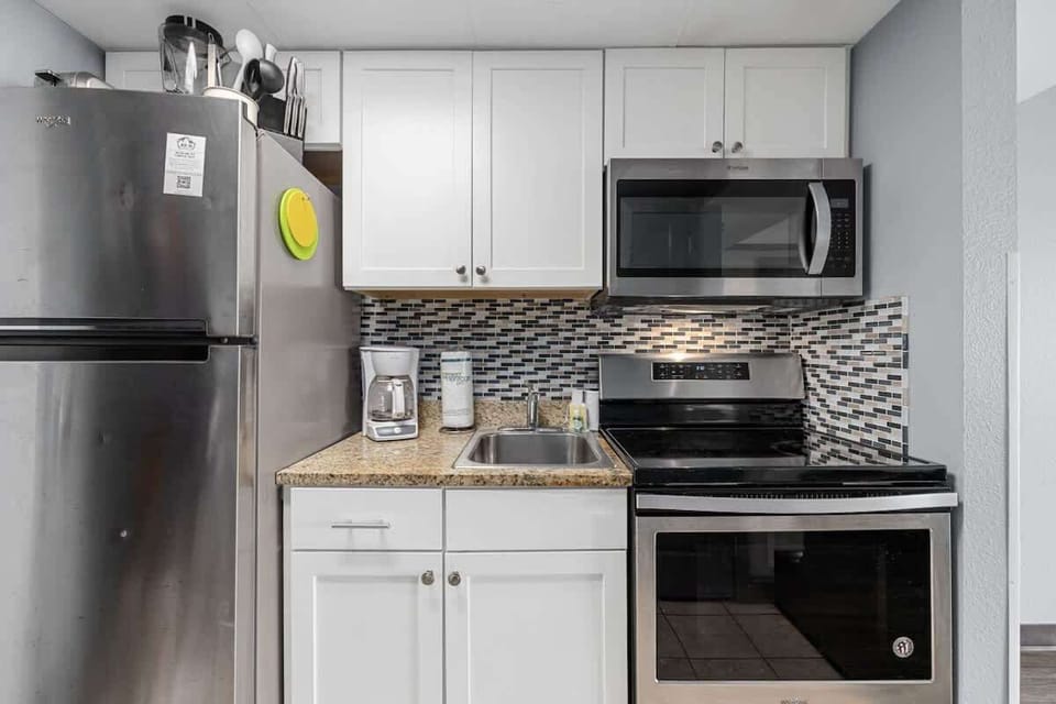 Whether you're cooking or reheating leftovers, this kitchen has you covered.

