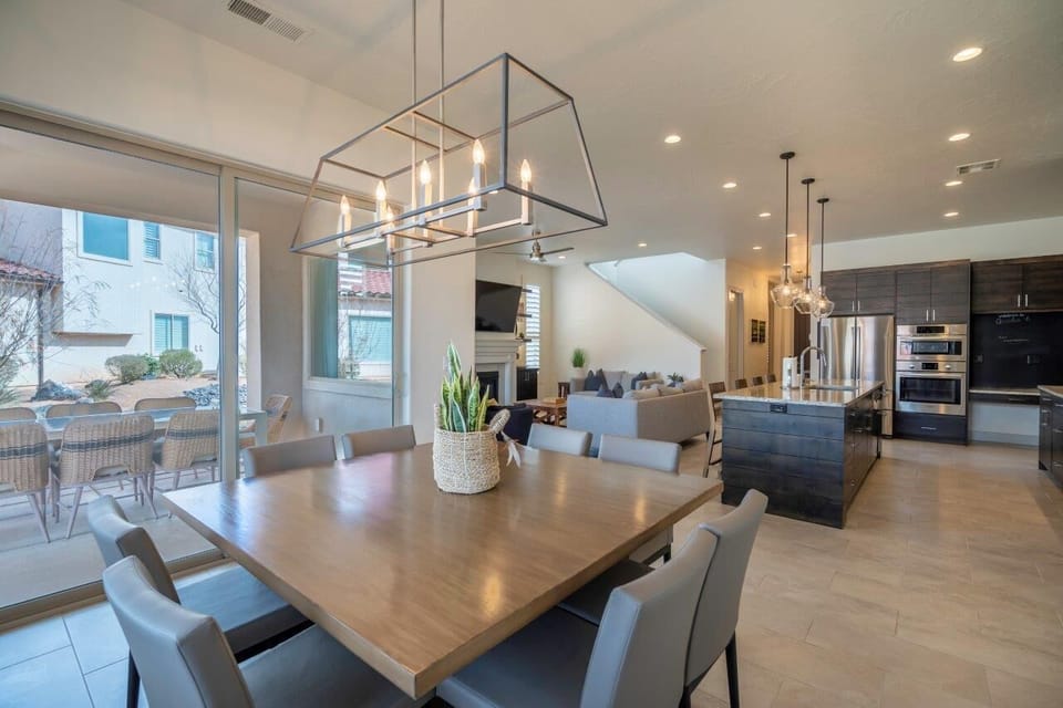 Seating for up to 8 at the dining table