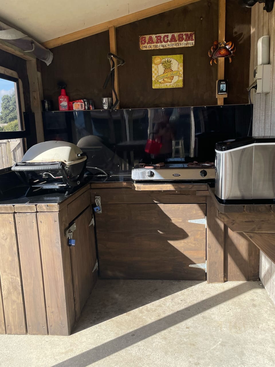 Webber bbq with two burner cooktop and Ice machine