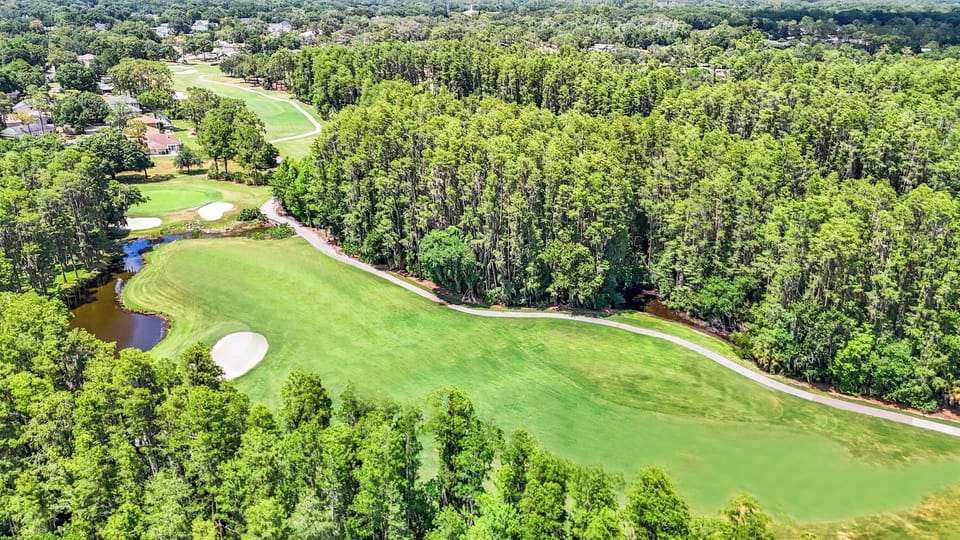 A Golfer's Paradise - Enjoy views of Championship Golf by Arnold Palmer and a serene pond from our back garden, adjacent to the resort Tennis Courts in the stunning Saddlebrook Golf & Country Club community.