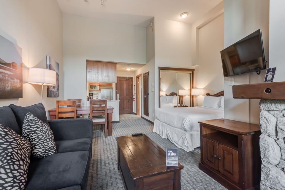 Premium Studio, Kitchen | Living area | 32-inch Smart TV with cable channels, TV, fireplace