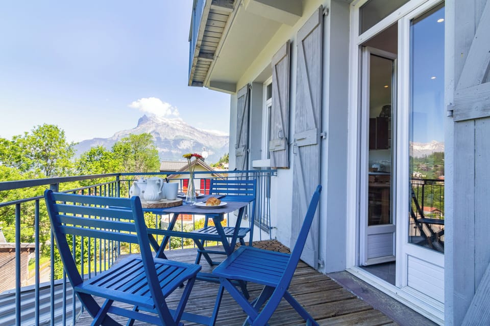 Private balcony with a fabulous mountain view