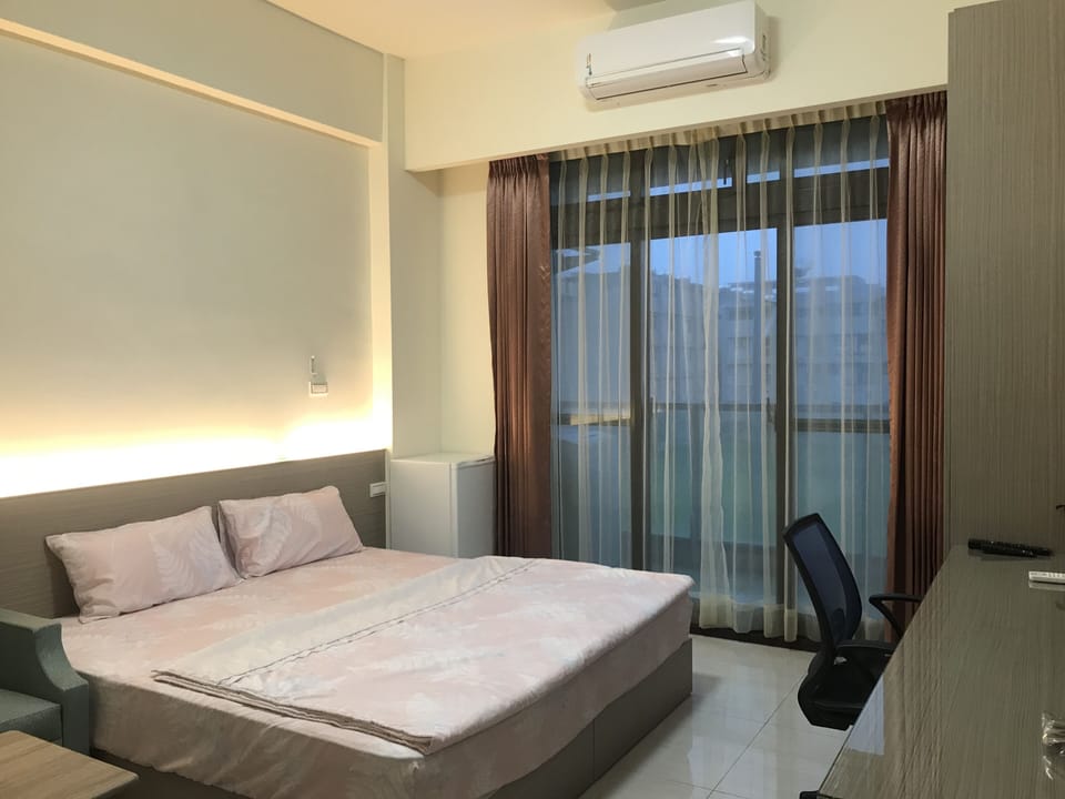 Deluxe Double Room | Desk, blackout drapes, free WiFi, bed sheets