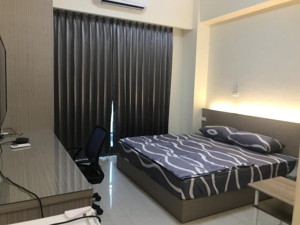Double Room | Desk, blackout drapes, free WiFi, bed sheets