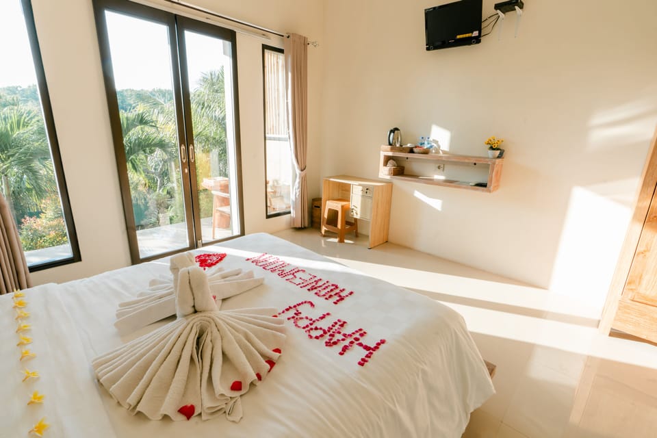 Deluxe Double Room, 1 Queen Bed | Desk, free WiFi, bed sheets