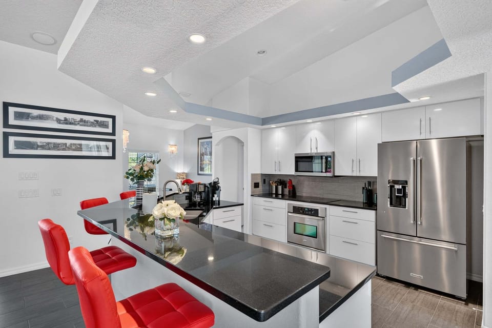 House, 4 Bedrooms | Private kitchen | Coffee/tea maker, fridge, oven, toaster