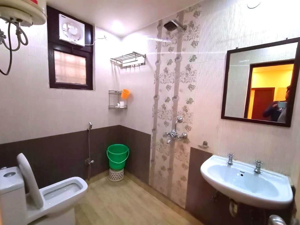 Shower, rainfall showerhead, designer toiletries, bathrobes