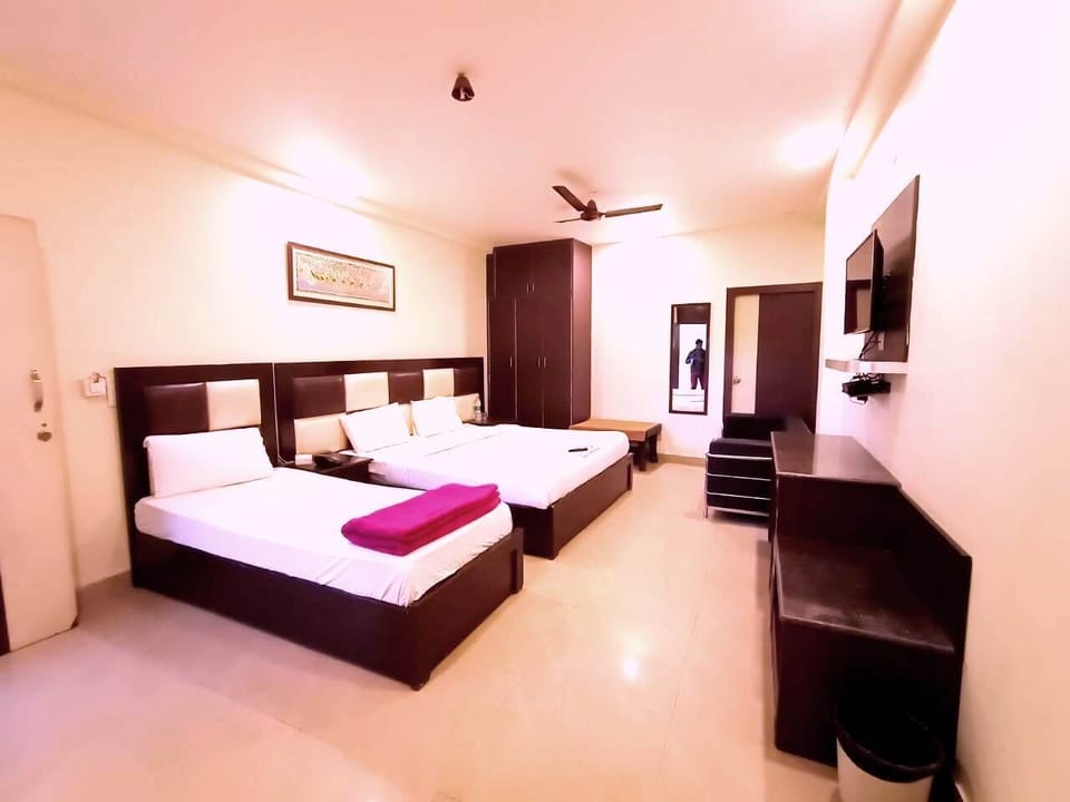 Elite Suite | In-room safe, iron/ironing board, free WiFi, bed sheets