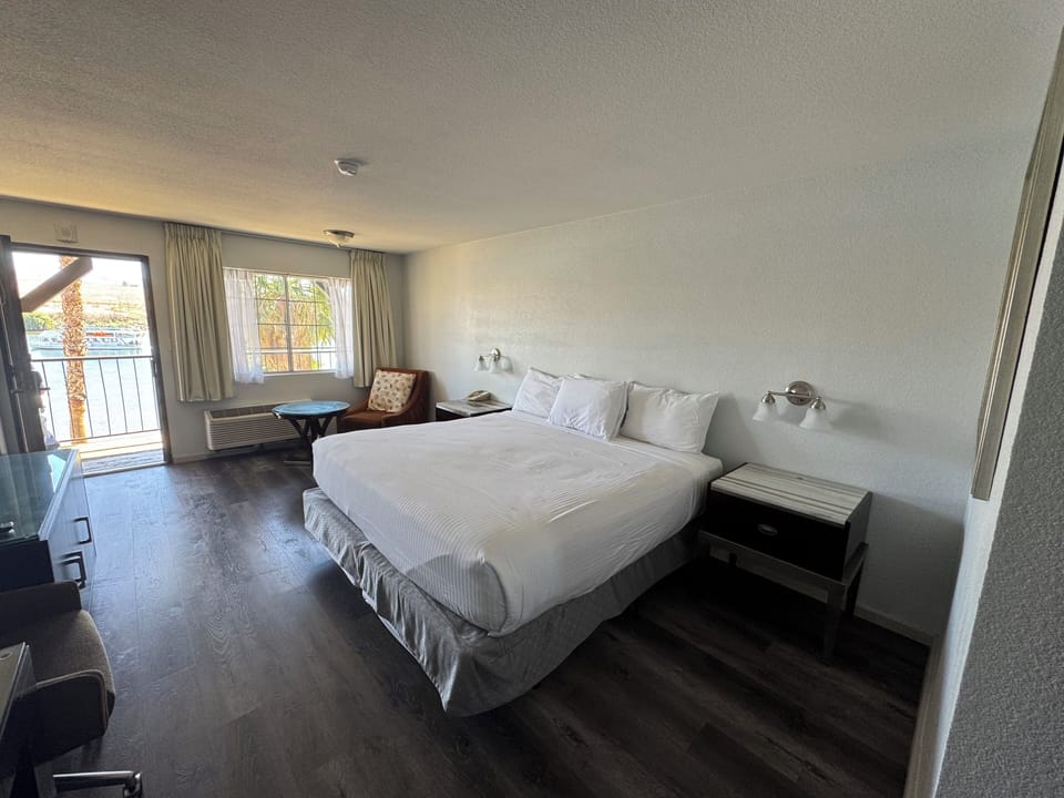 Single Room, 1 King Bed, Non Smoking, River View | Soundproofing, free WiFi