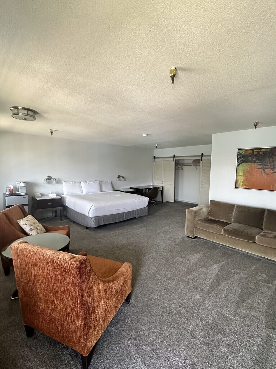 Suite, 1 King Bed, River View | Soundproofing, free WiFi