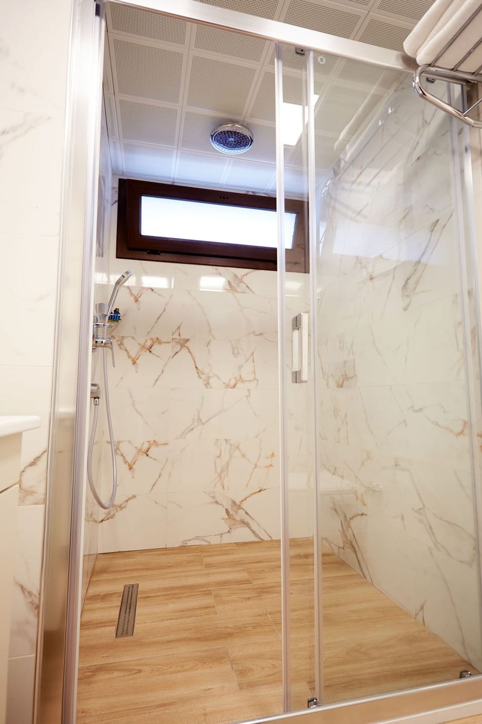 Family Room | Bathroom | Free toiletries, hair dryer, slippers, towels