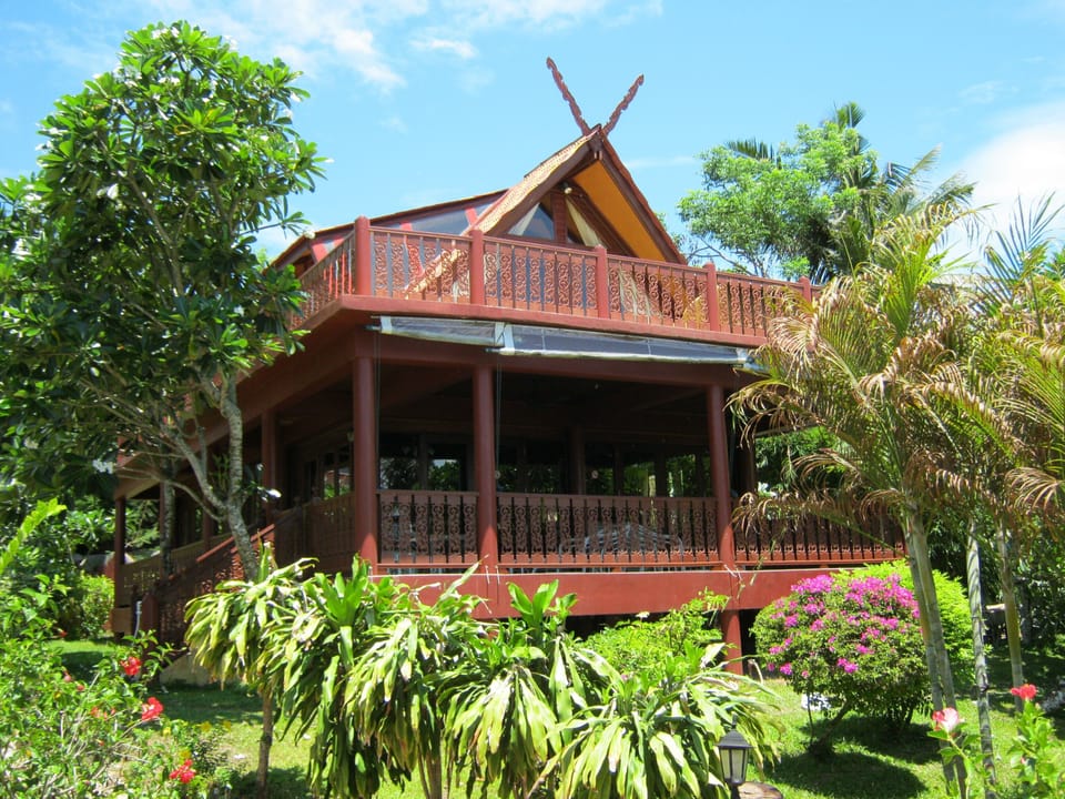 Villa Frontage