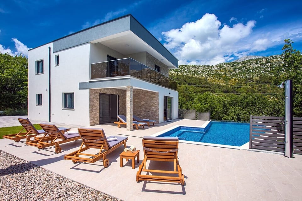 Villa Zora - comfortable heated 30m2 Pool 