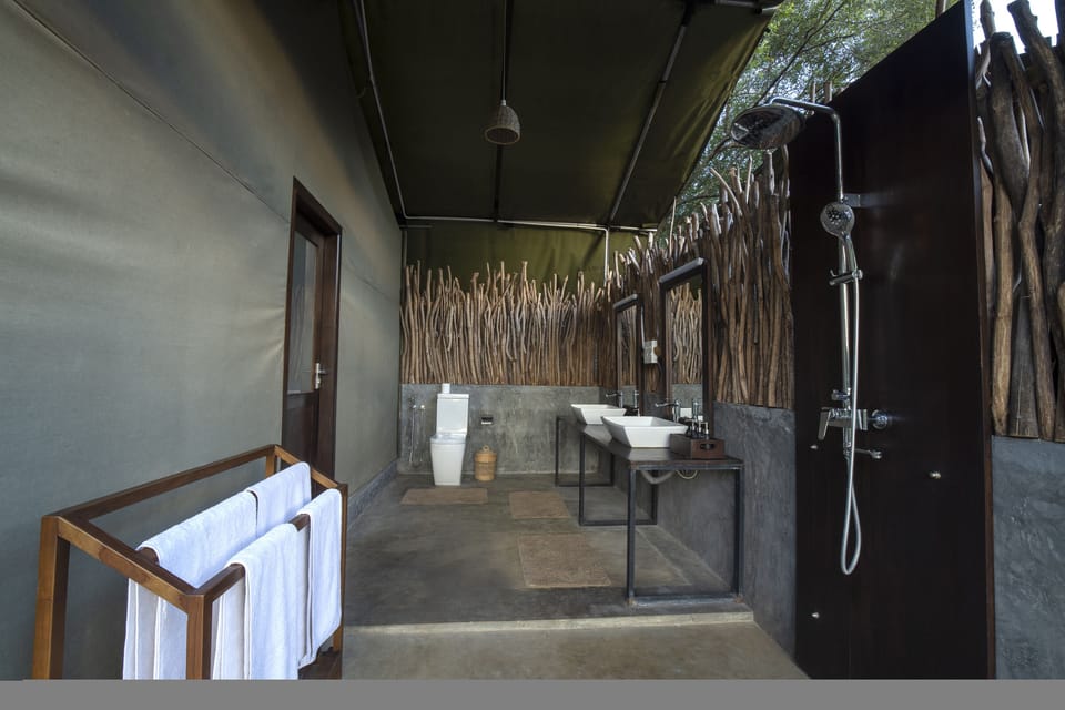 Luxury Tent | Bathroom | Shower, rainfall showerhead, free toiletries, bathrobes