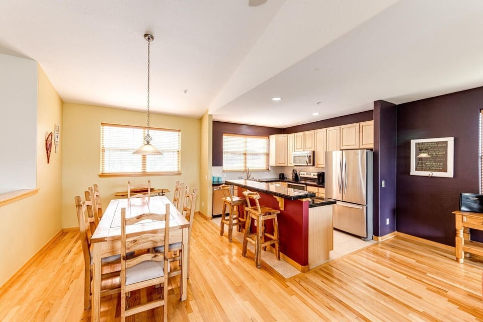Townhome, 4 Bedrooms | Private kitchen | Fridge, microwave, oven, dishwasher