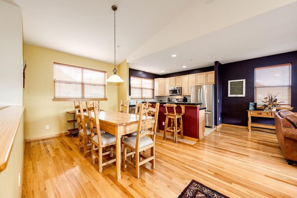 Townhome, 4 Bedrooms | In-room dining