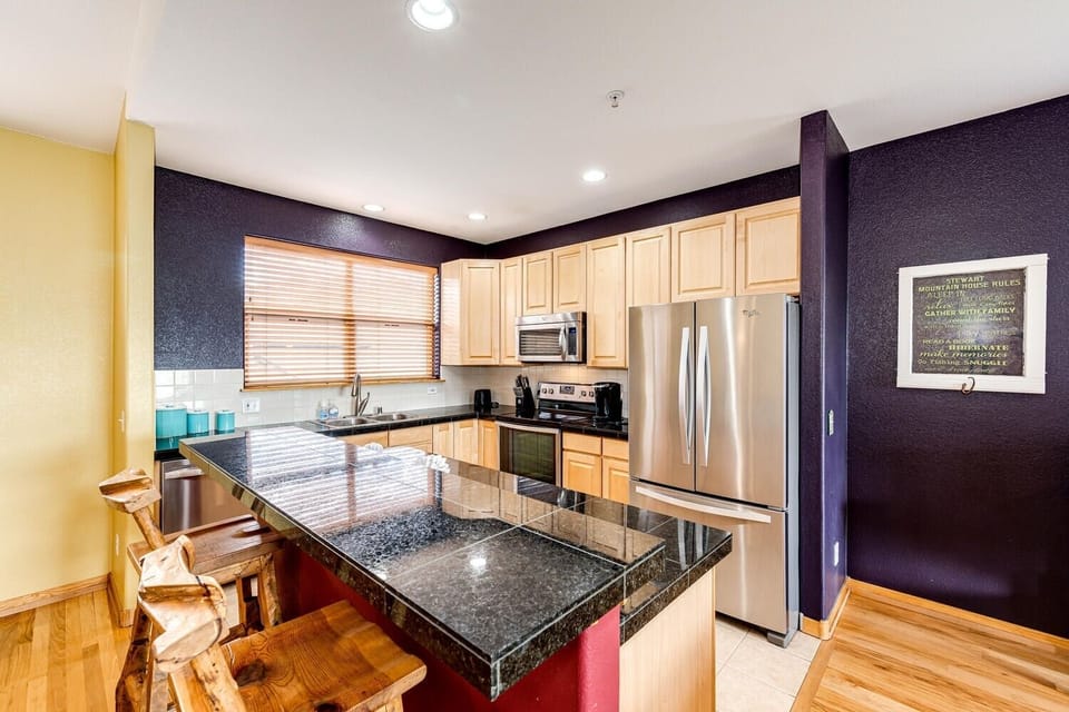 Townhome, 4 Bedrooms | Private kitchen | Fridge, microwave, oven, dishwasher