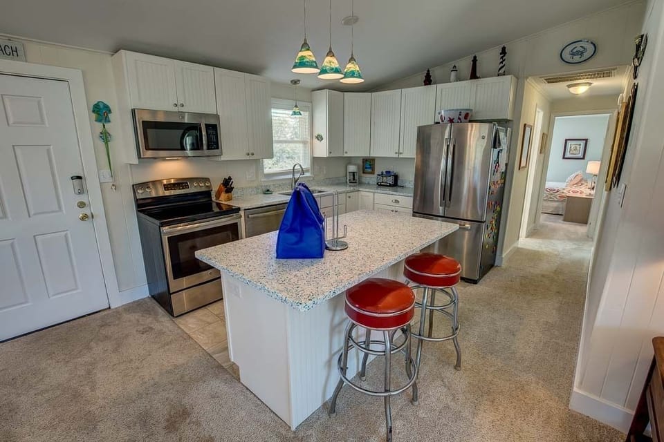 Main-Level Kitchen with Bar (seats 2)