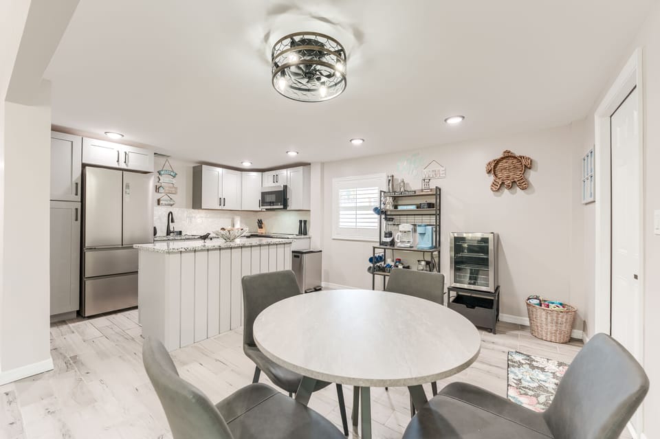Dining area for four, Beverage fridge for extra drinks 