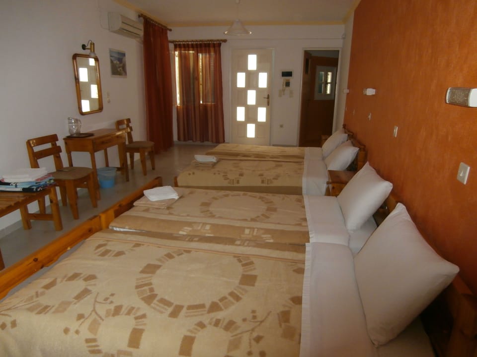 Family Room | Iron/ironing board, free WiFi, bed sheets